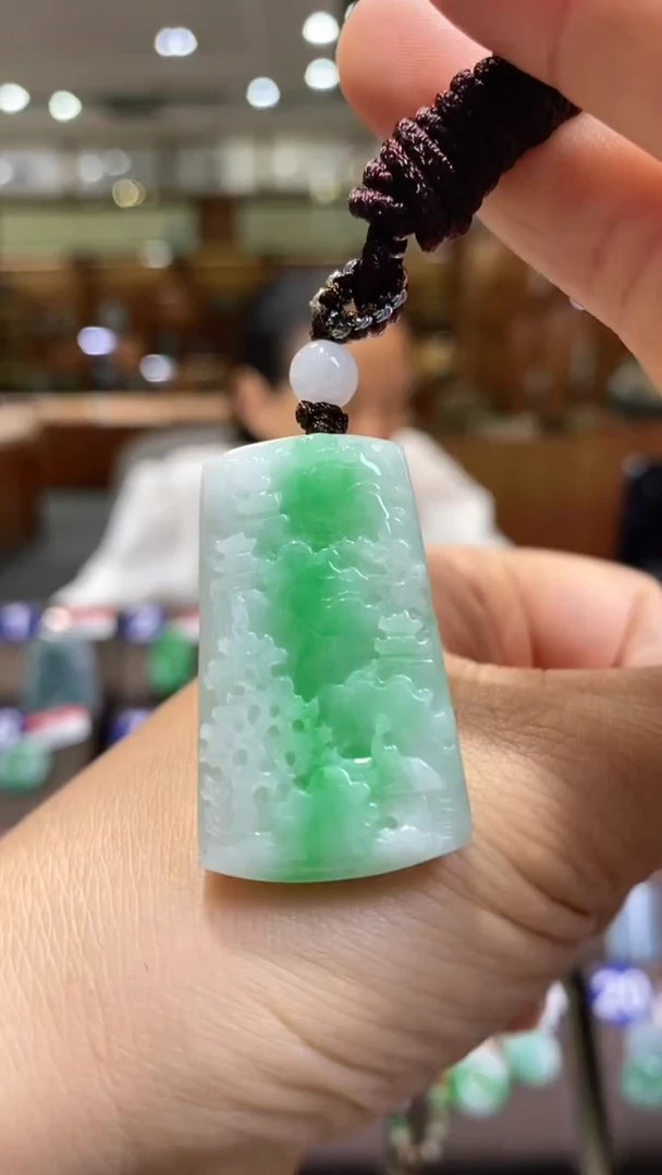 翡翠未镶嵌颈饰花件