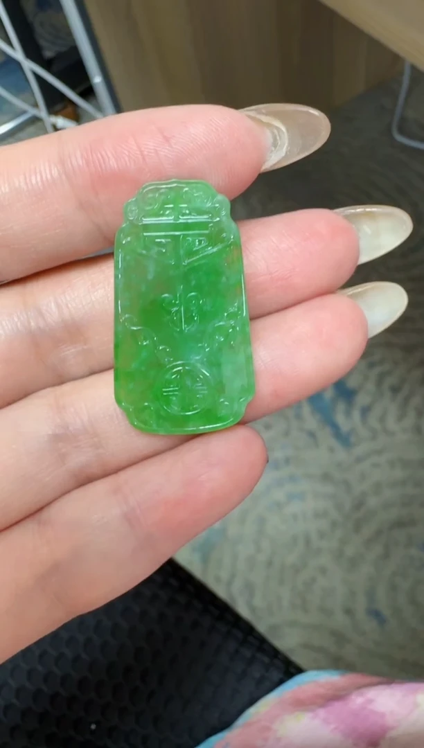 翡翠未镶嵌颈饰缅甸A货翡翠