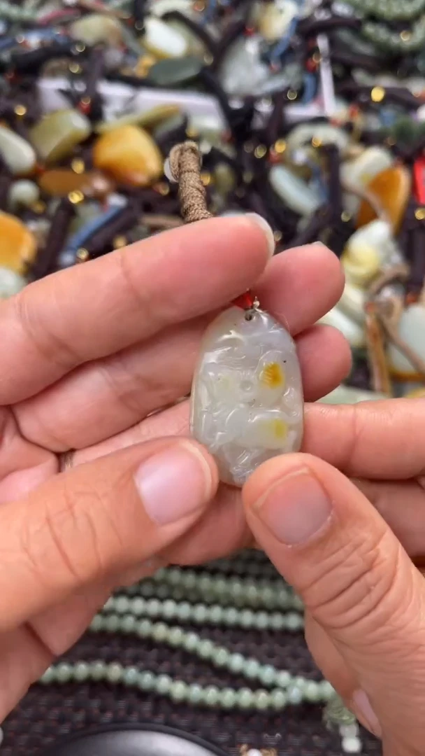 【闪购商品】和田玉颈饰未镶嵌多样性发货没有证书拍一发一有瑕