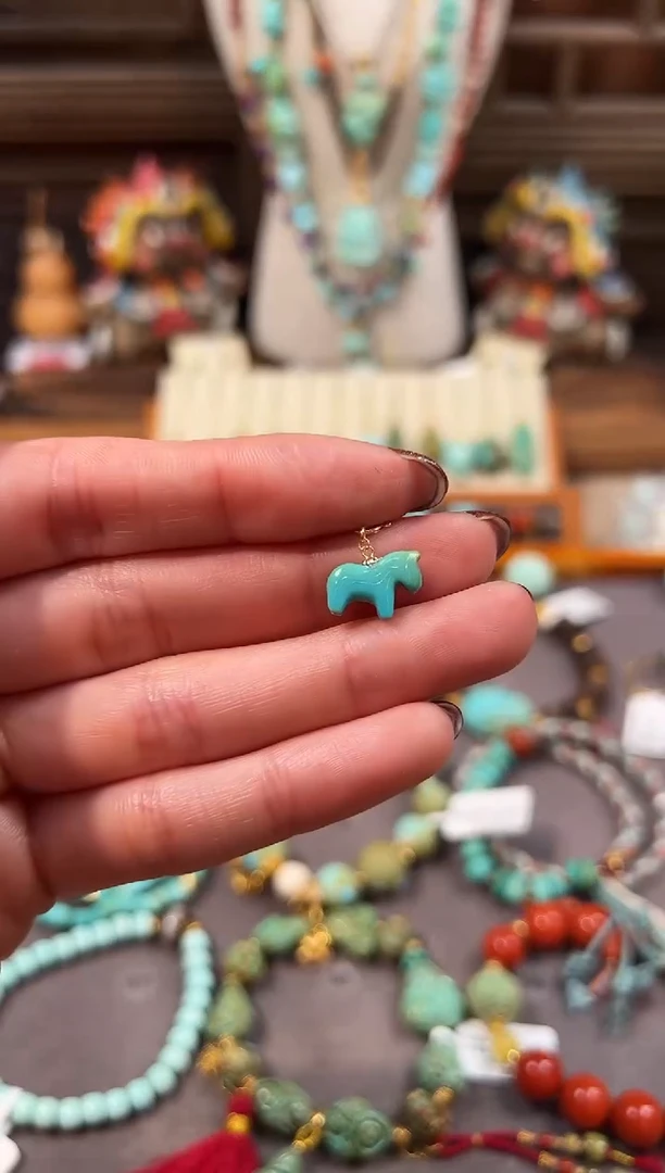 18K金镶嵌绿松石提溜小马