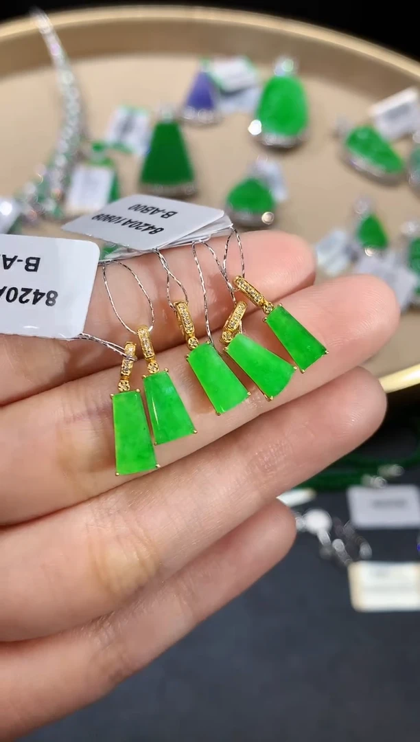 【闪购商品】翡翠吊坠(不含链)18K金镶嵌2977