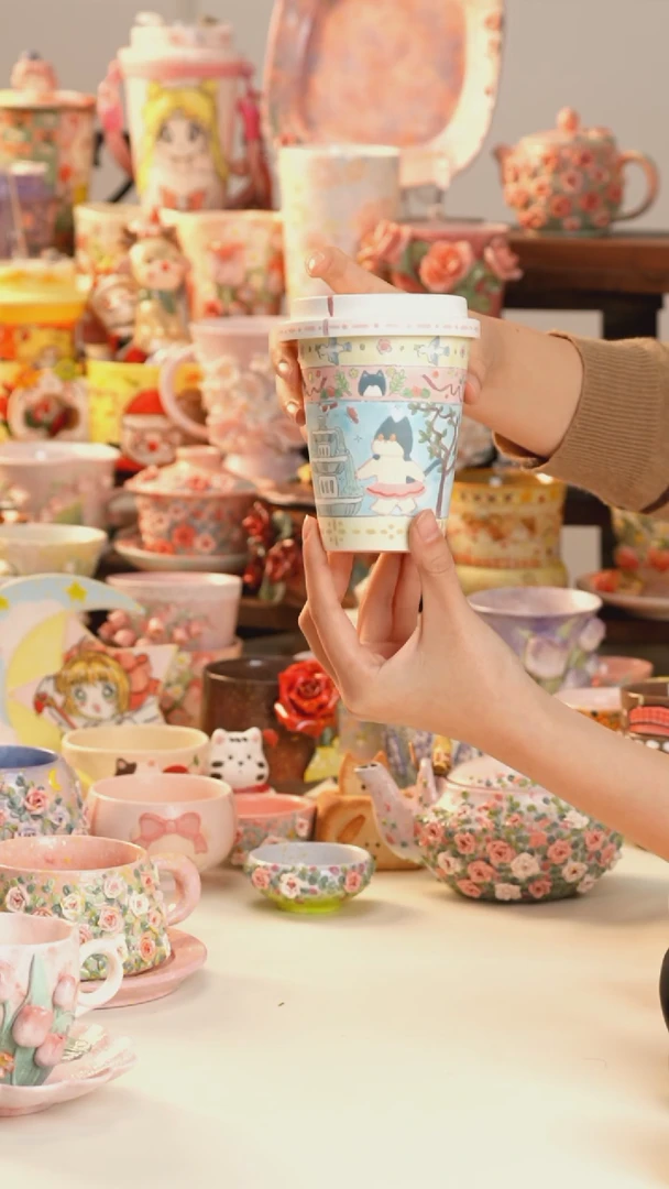 摆件陶景德镇釉下彩手绘设计师款陶瓷