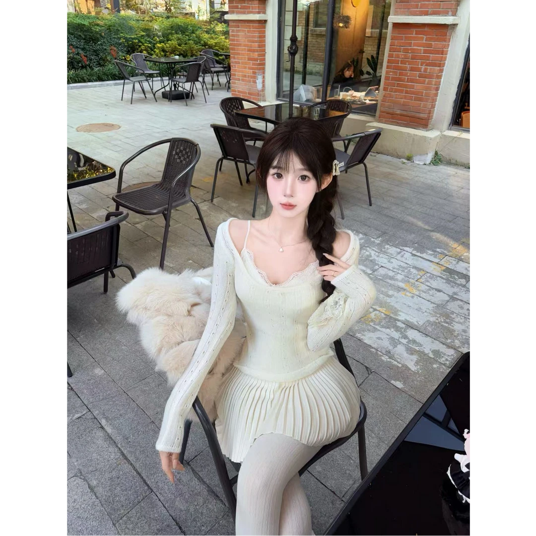 【甜妹狙击】2025秋冬新款方领镂空针织上衣内搭蕾丝吊带配短裙套装