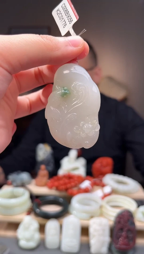 颈饰未镶嵌翡翠吊坠