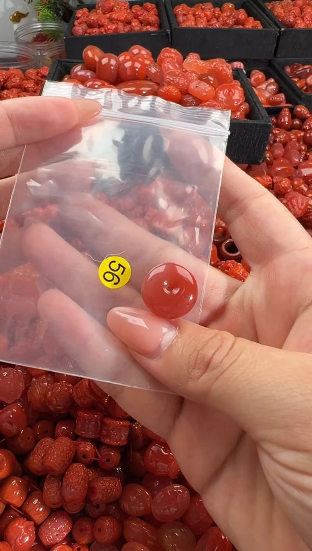 南红玛瑙未镶嵌颈饰1