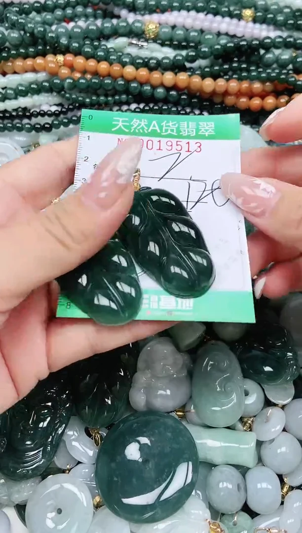 颈饰未镶嵌翡翠天****宝翡翠