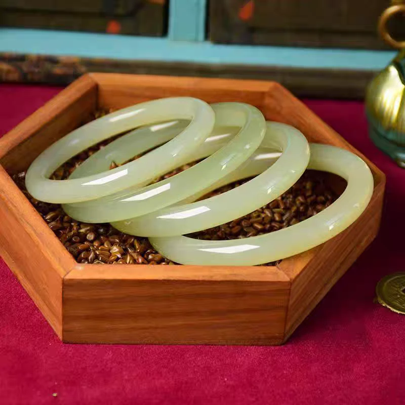 2042号精品黄色泥鳅背项圈