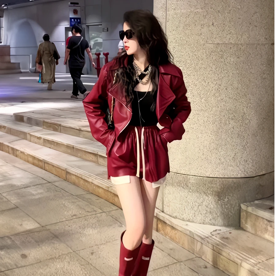 街头风辣妹性感套装女2025年秋季新款时尚酒红色短外套短裤两件套