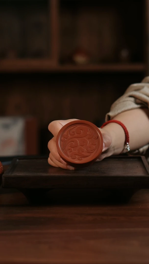 【闪购商品】二生陶作祥云盖置映禄红大号