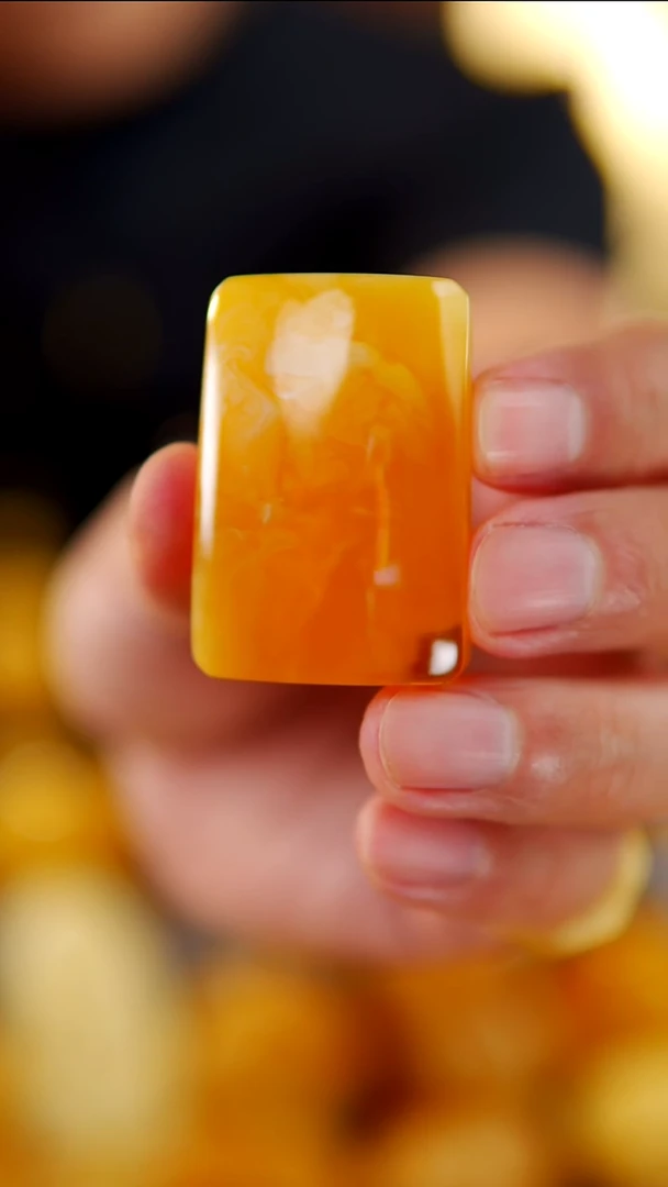 裸石琥珀未镶嵌21.7金橘无事牌