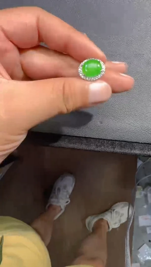 定制翡翠未镶嵌翡翠有轻微色差属于正常现象，戒指多样性发货1