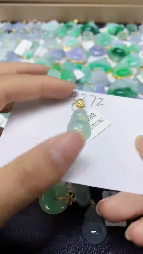 翡翠18K金镶嵌颈饰天然缅甸翡翠A货