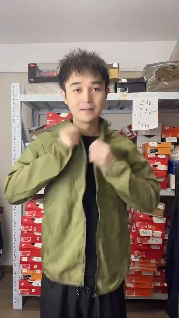 大牌潮服清仓中，编号FRI W  43 ，尺码2xl(180-185