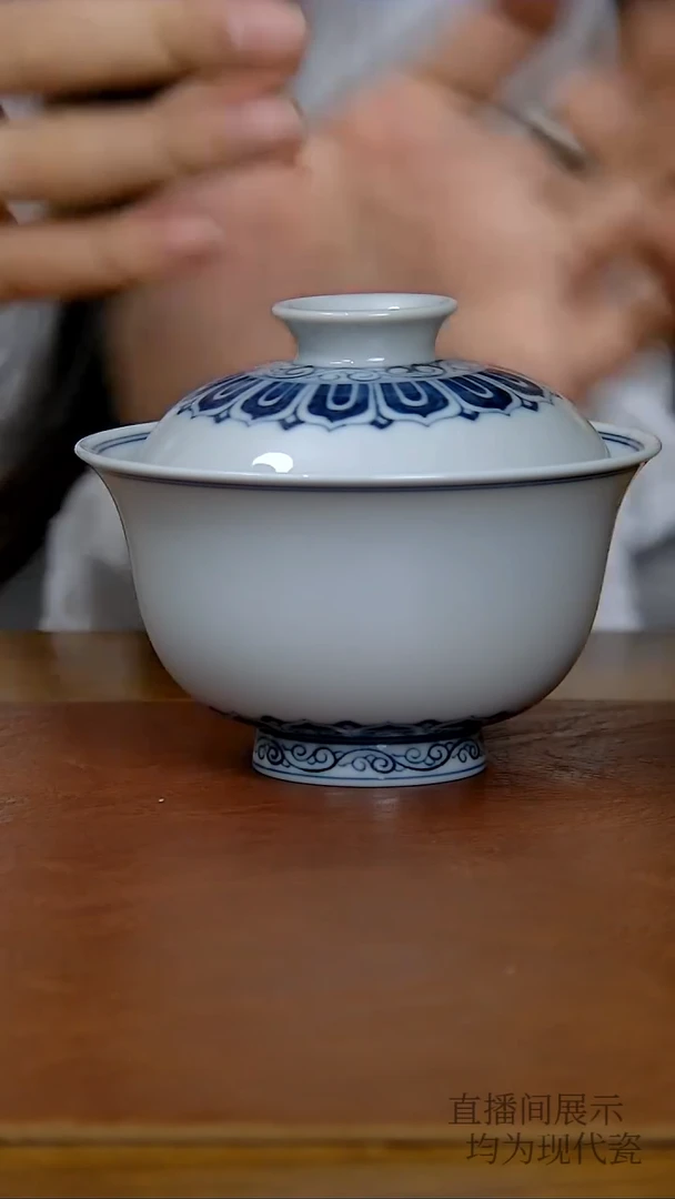 陶瓷专****练仿明宝相两才盖碗（柴窑） （微瑕）301号