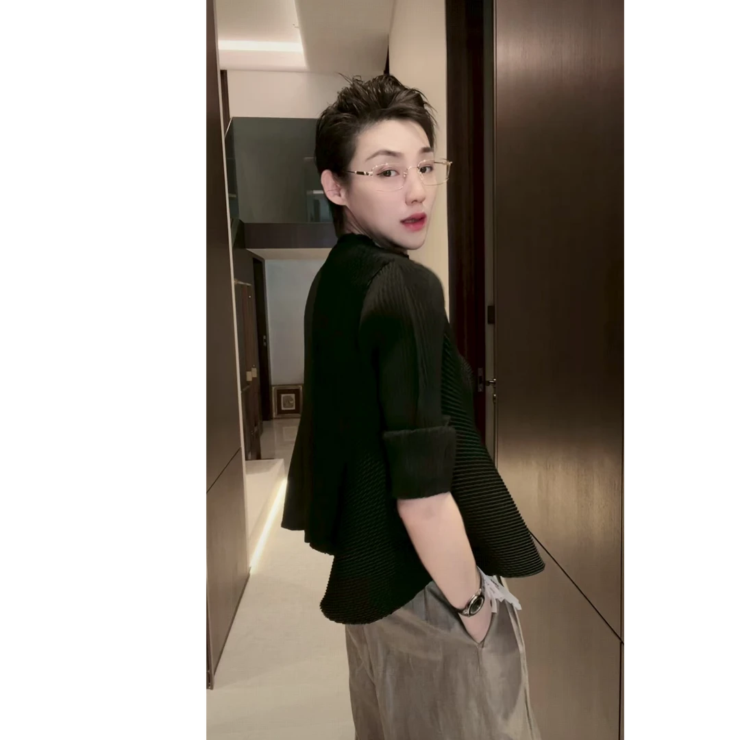 立体高弹褶纹   黑色开衫 KS0039