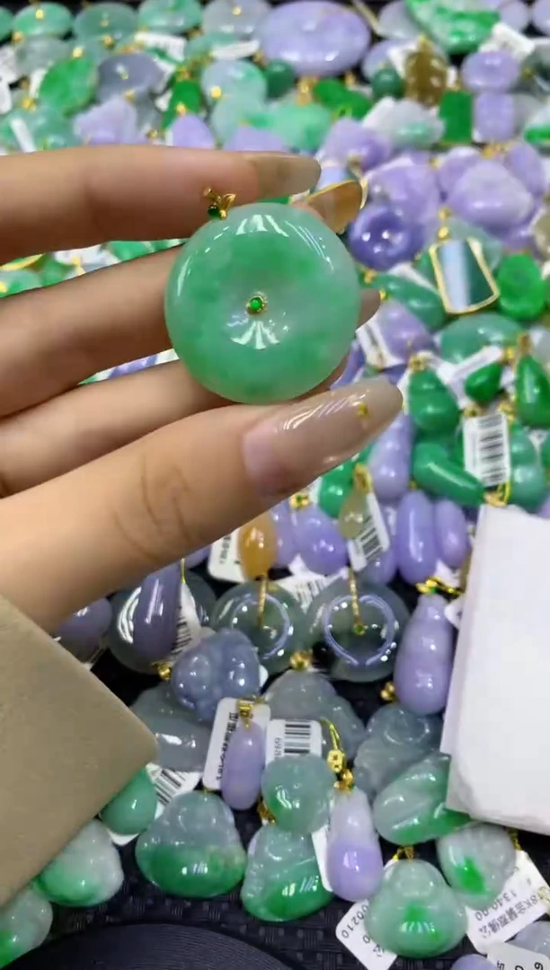 颈饰18K金镶嵌翡翠天然缅甸翡翠A货