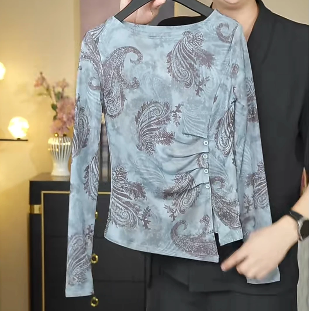 【扣心蓝调】秋冬季厚款显瘦百搭打底衫纽扣装饰设计感腰果花T恤女