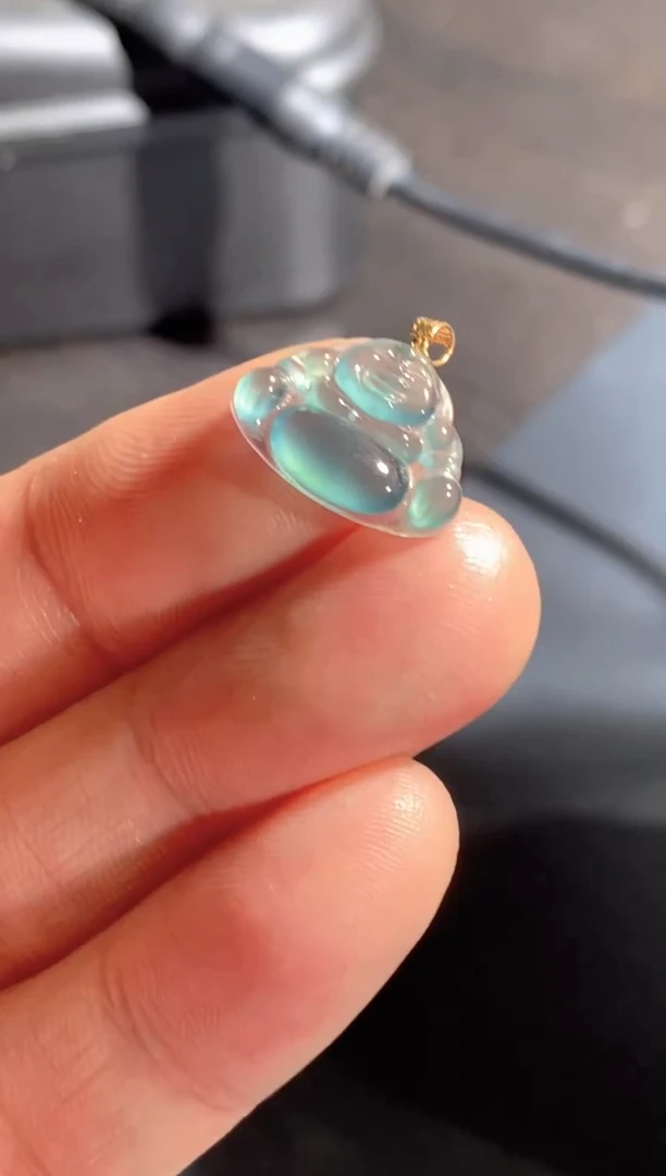 颈饰18K金镶嵌翡翠