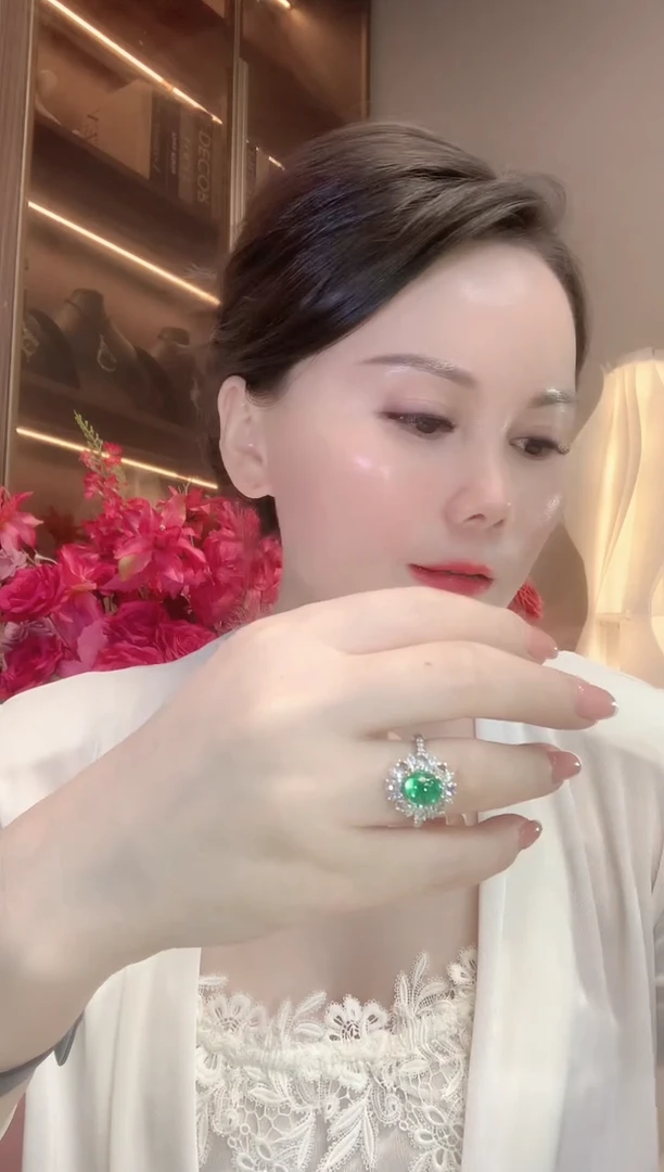 戒指18K金镶嵌祖母绿D58