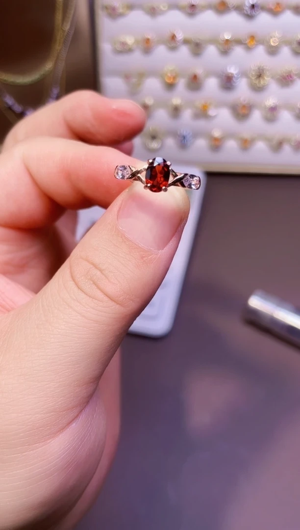 【闪购商品】石榴石戒指银S925镶嵌1