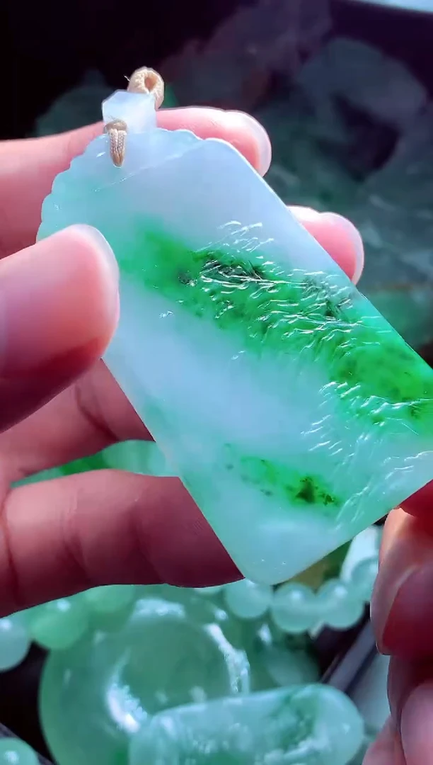 未镶嵌定制翡翠八****?翡翠毛货定制