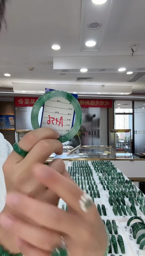 未镶嵌手镯石英质玉（非洲翠）55-56圈口 手镯手镯