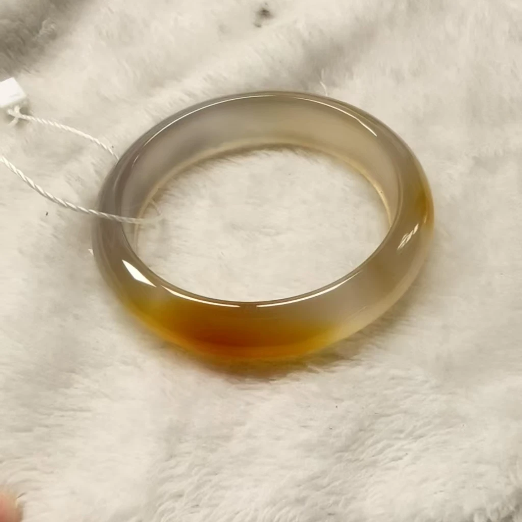 208玛瑙玉髓手镯