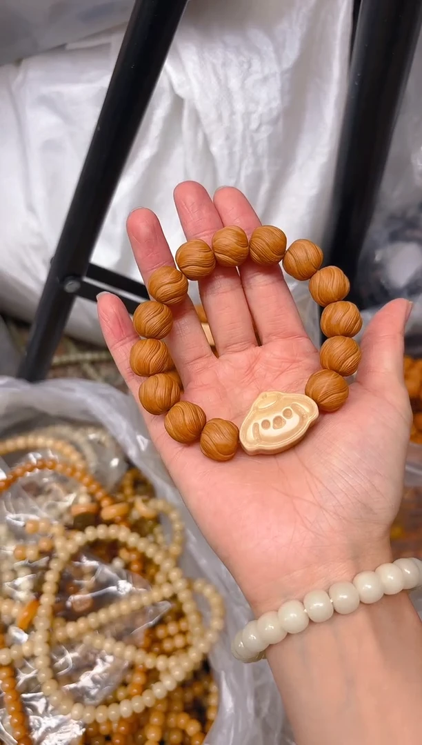 吊坠猴头核桃010  010 布丁狗