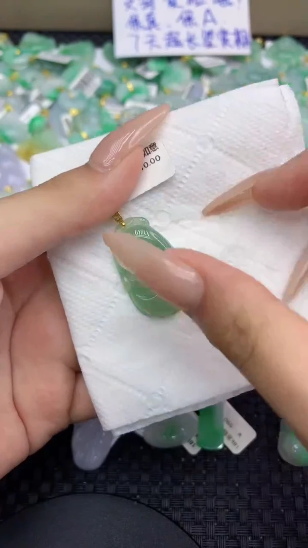 翡翠18K金镶嵌颈饰11111111