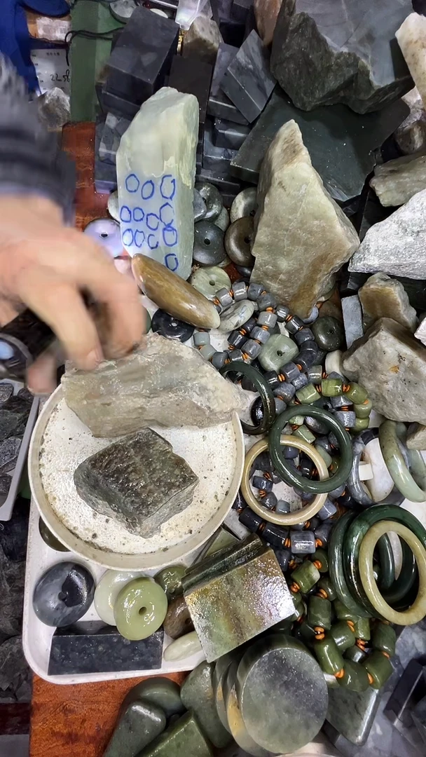 未镶嵌和田玉珠宝半成品毛料