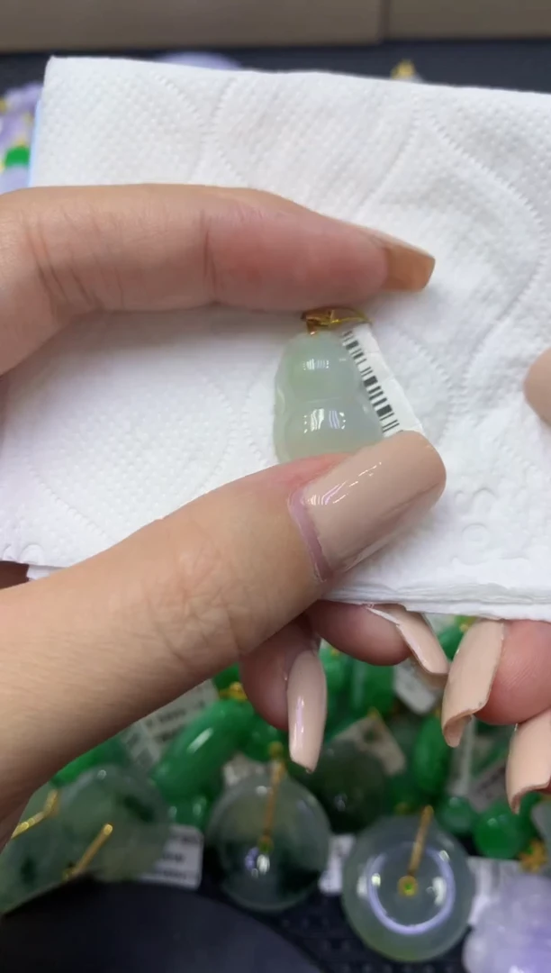 颈饰未镶嵌翡翠天然缅甸翡翠A货