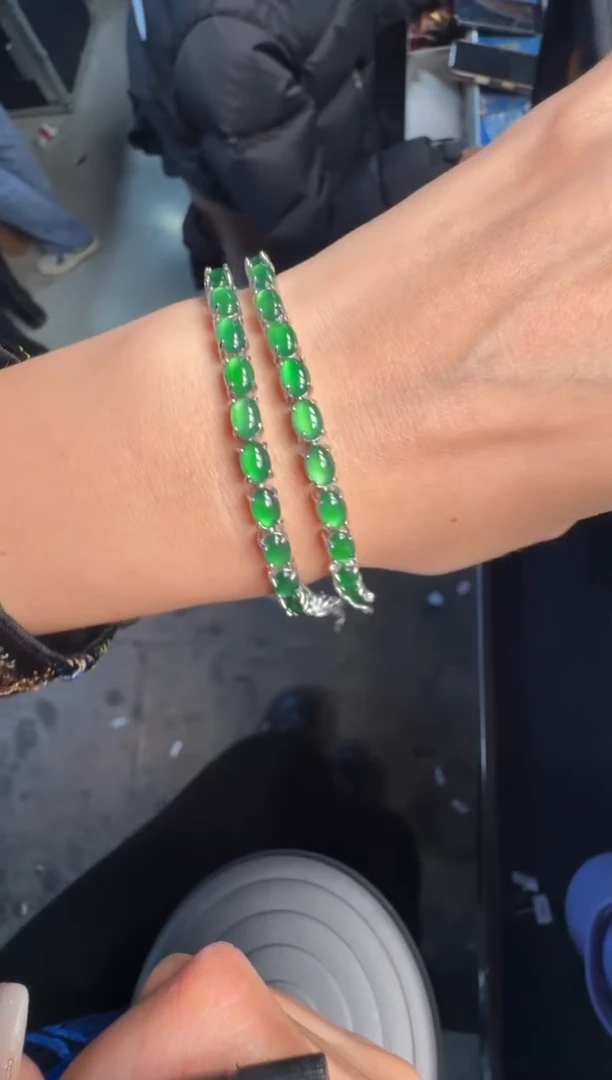 未镶嵌定制翡翠A货有轻微色差属于正常现象，手链多样性发货1