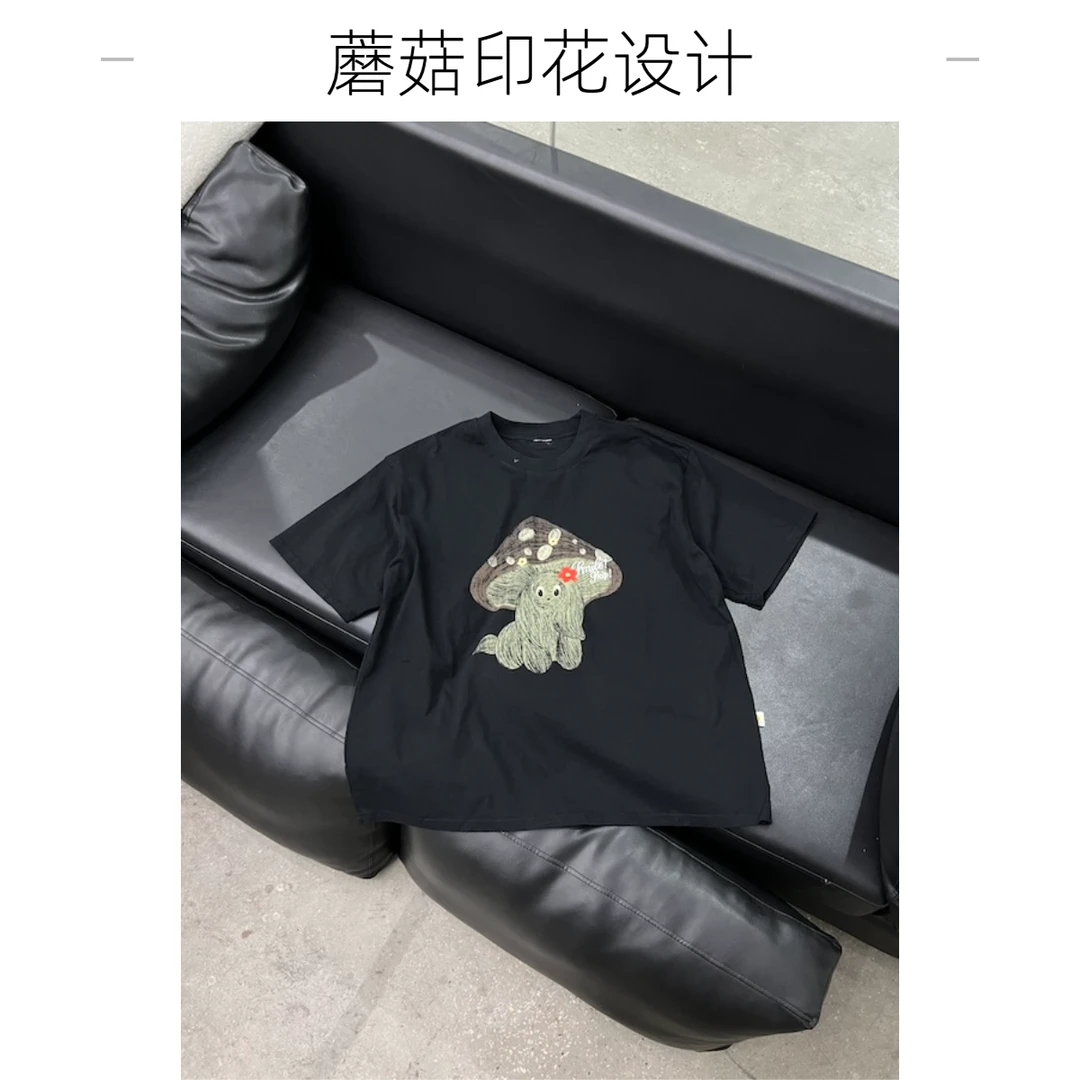 【杨英家抽象艺术刺绣蘑菇设计】阔版休闲短袖T恤8677
