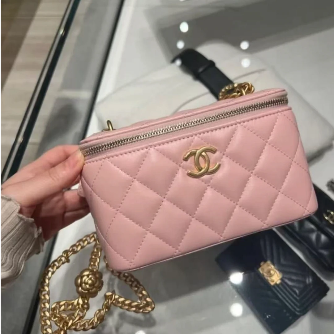99新 Chanel/香奈儿 23ss盒子化妆包粉金山茶花限定时尚包/AM4040
