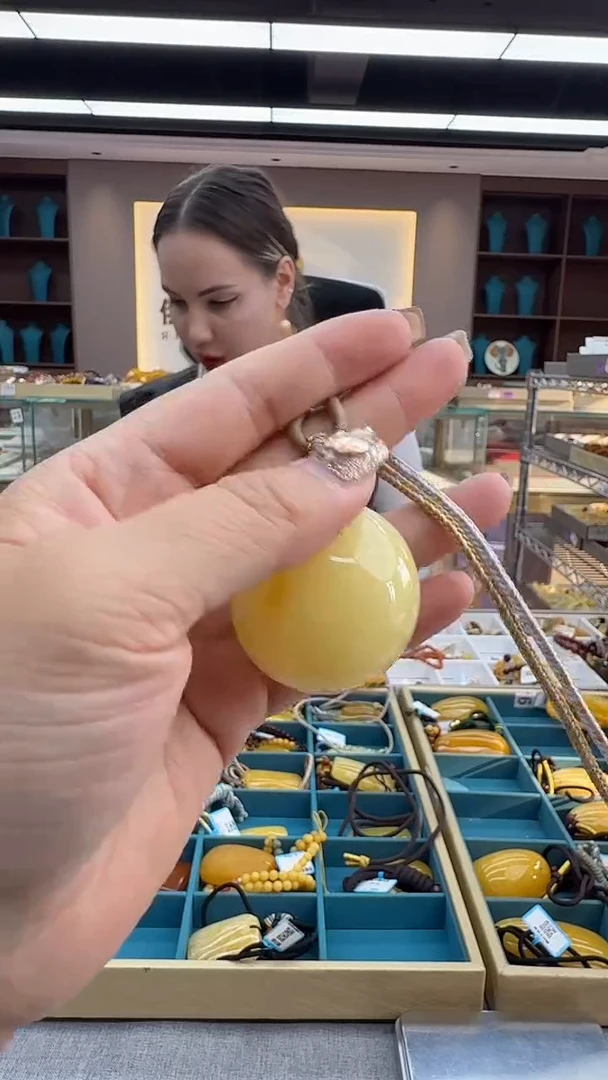 琥珀颈饰未镶嵌140秒拍号 假一罚三