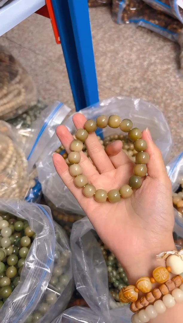 吊坠菩提根/象牙果榨菜色桶珠单圈