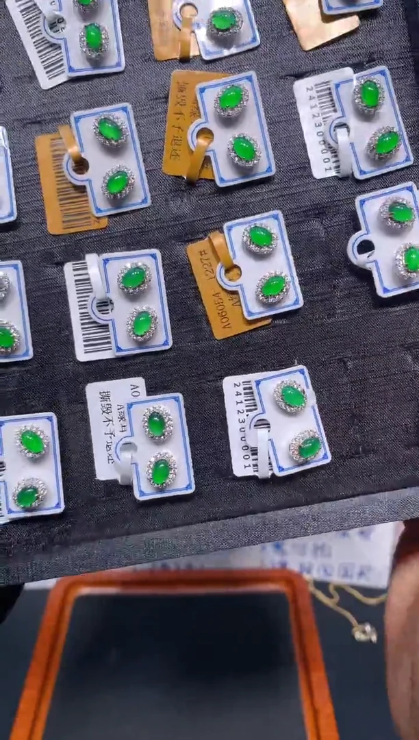 【闪购商品】定制翡翠未镶嵌13定制翡翠-多样性发货（发其一）