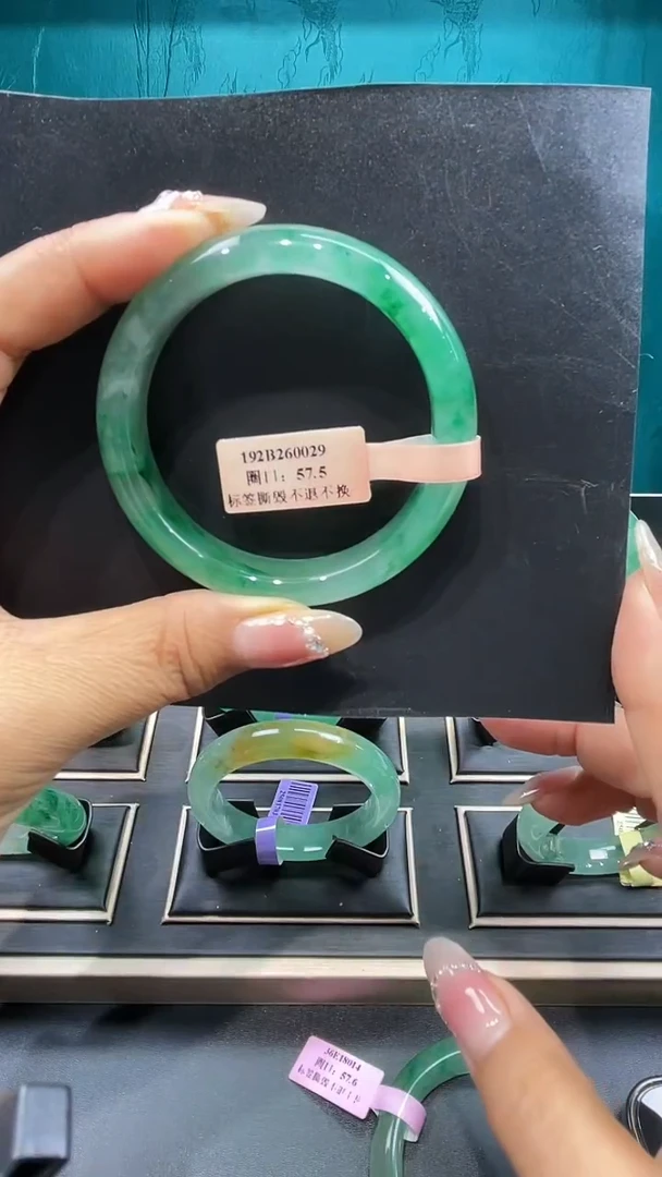 未镶嵌手镯石英质玉（非洲翠）32手镯