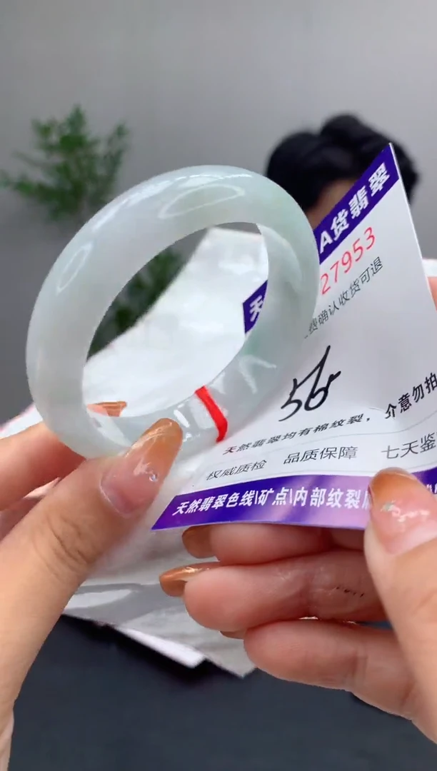 未镶嵌手镯翡翠有纹，完美者勿拍