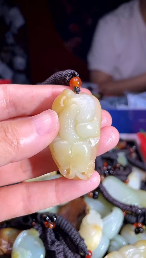 和田玉未镶嵌颈饰1