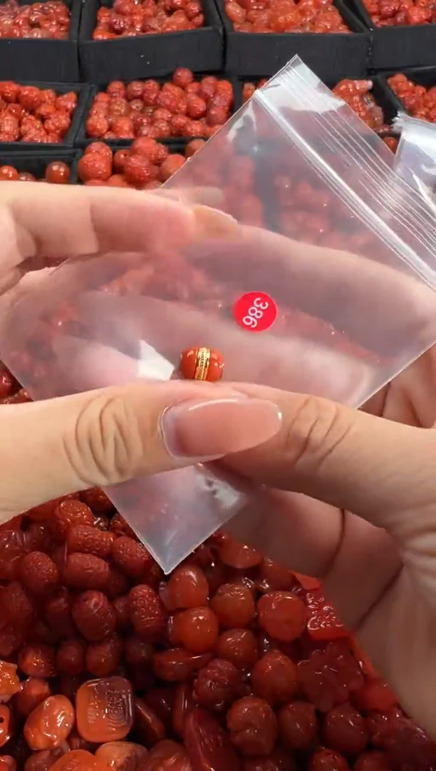 南红玛瑙未镶嵌颈饰1