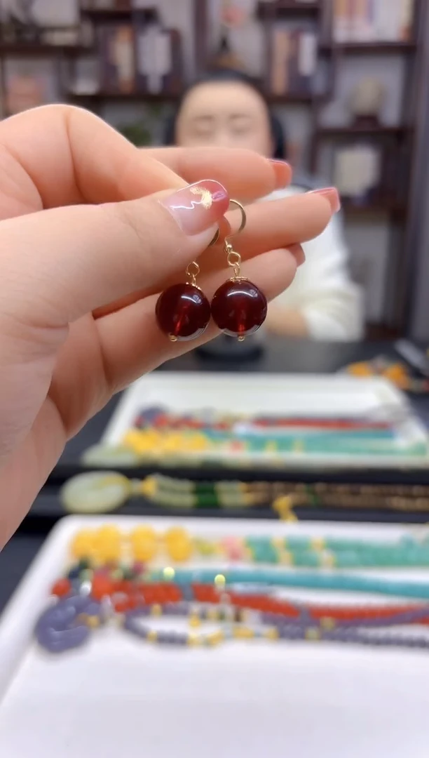 【闪购商品】血珀耳饰14K金镶嵌耳勾E80