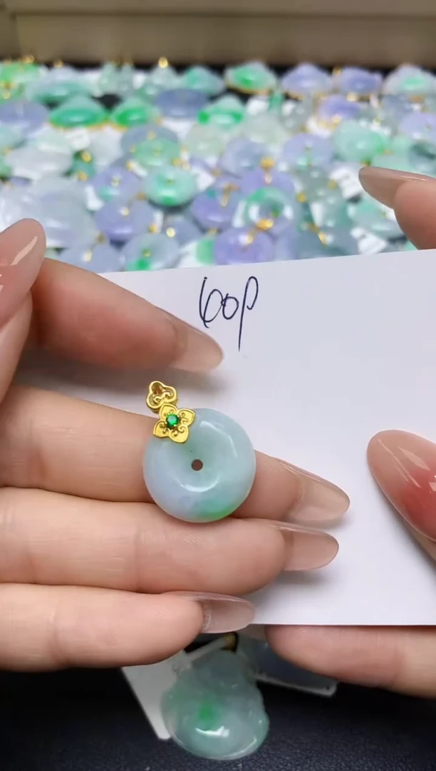 翡翠未镶嵌颈饰 天然缅甸翡翠A货