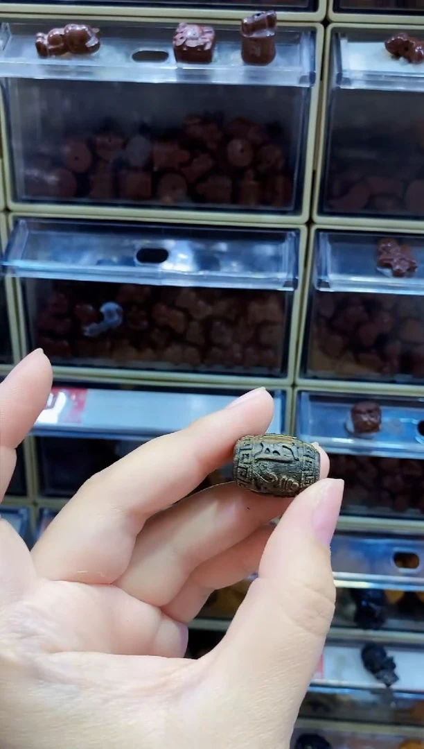 【闪购商品】非洲檀香无事牌桶珠沉