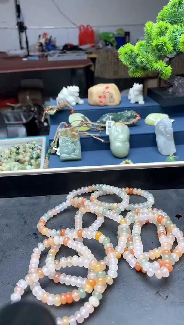 颈饰未镶嵌石英质玉吊坠多样性发一