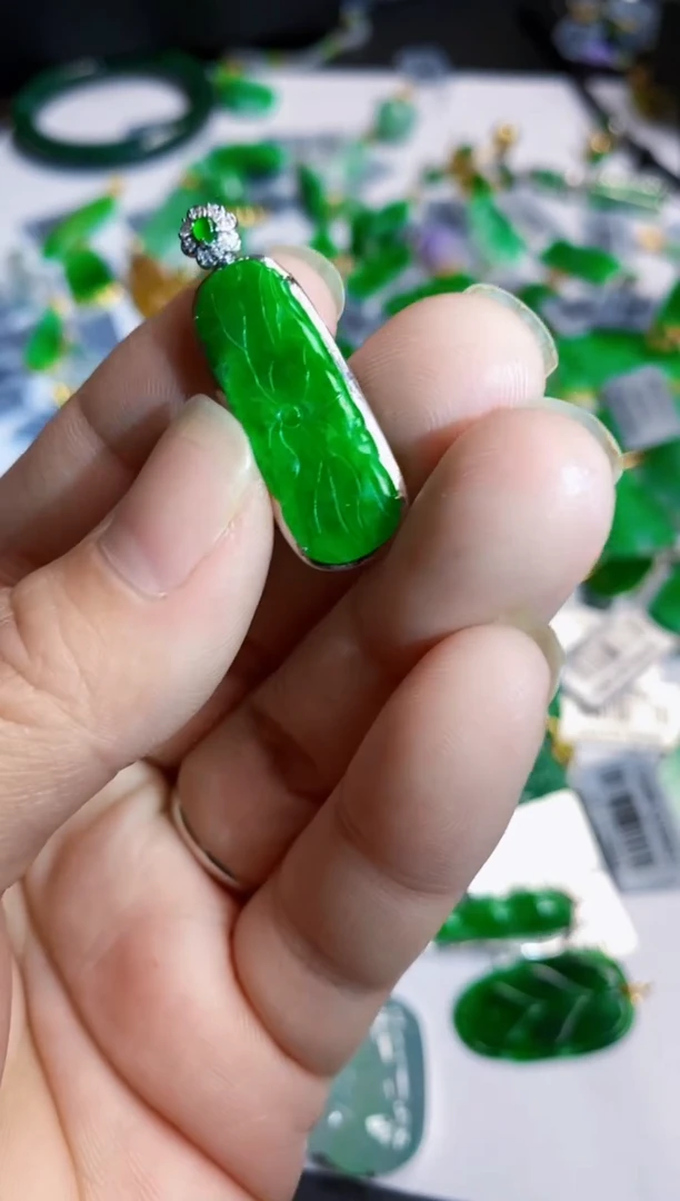 【闪购商品】翡翠颈饰未镶嵌吊坠