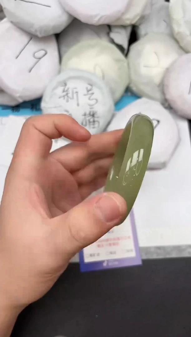 未镶嵌手镯石英质玉130-60/61