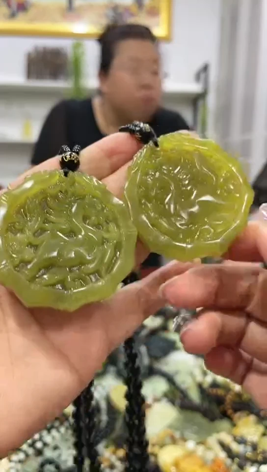 岫玉未镶嵌吊坠多样性发货发其中一件
