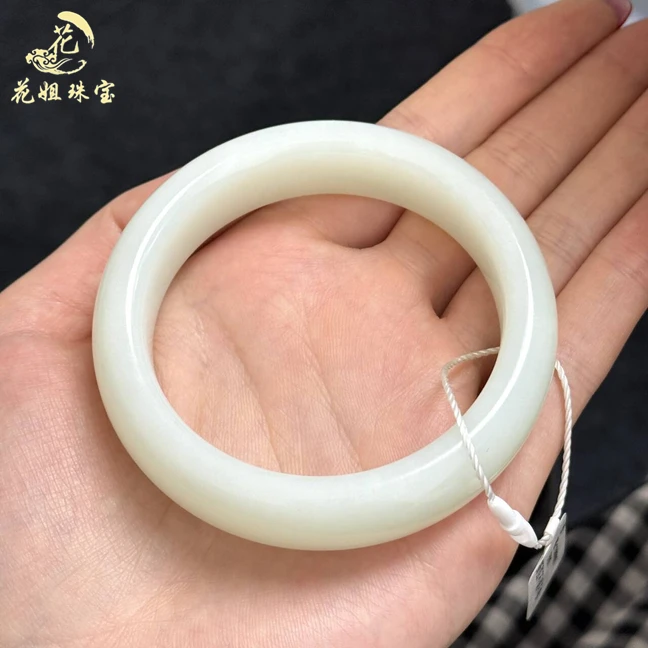 天然和田玉白玉手镯57mm经典手镯 白色传承玉镯子 质地油润细腻