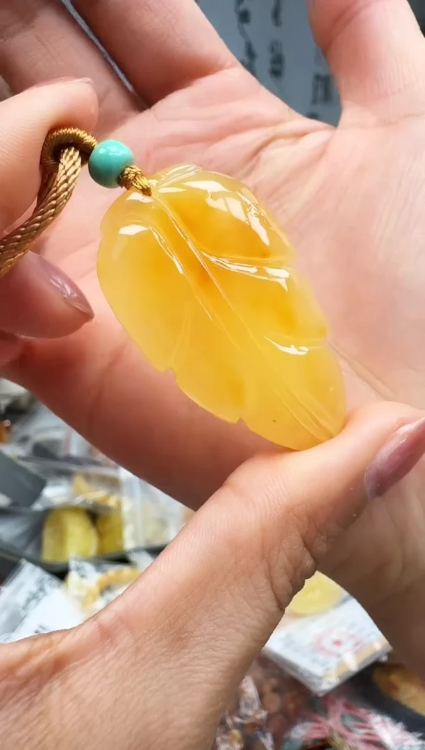 【闪购商品】琥珀裸石未镶嵌挂坠